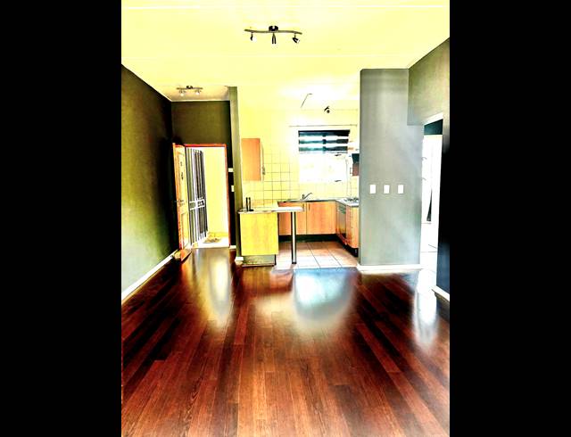 2 BEDROOM APARTMENT FOR SALE IN BRYANSTON